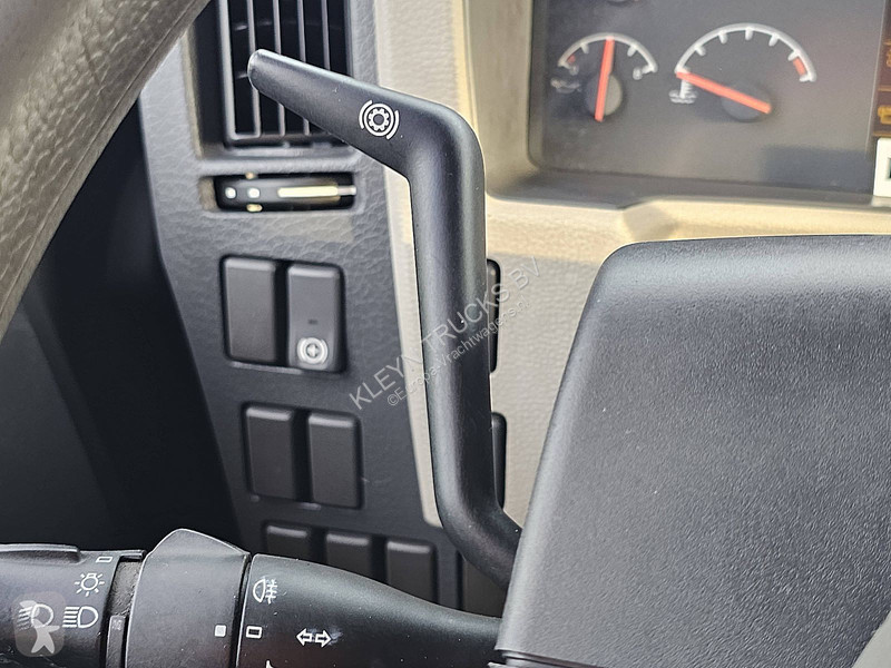 Camión Volvo 24012 MANUAL HIAB 033T