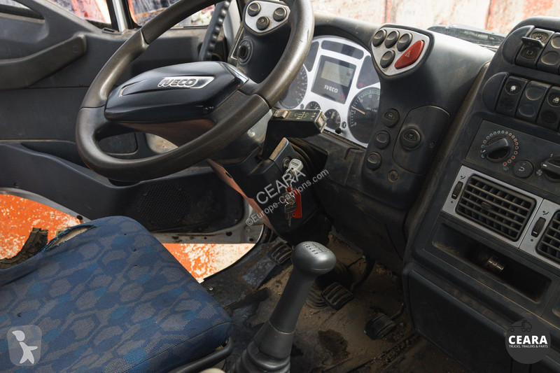 Camión Iveco 180E28 HIAB 122-2 HiDUO LOW KM