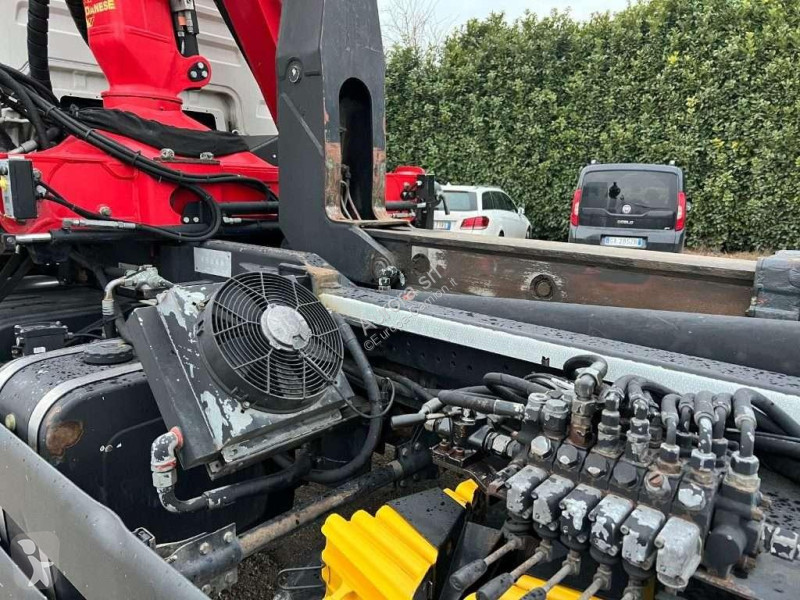 Camion MAN TGX SCARRABILE CON GRU