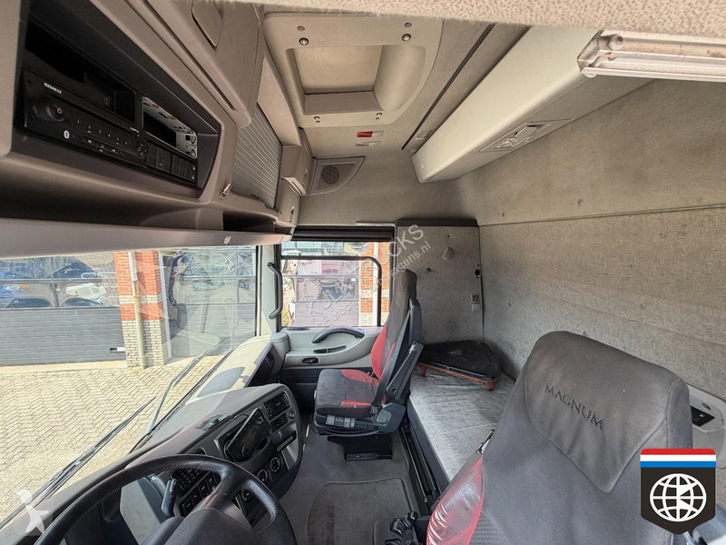 Камион Renault MAGNUM 520 Euro 5 - Open flatbed...