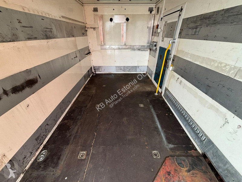 Renault 220 4x2 BOX L=4287 mm truck