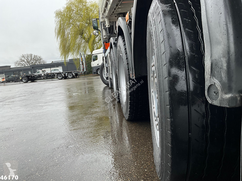 Lastbil Volvo 420 8x4 HMF 22 Tonmeter laadkraan