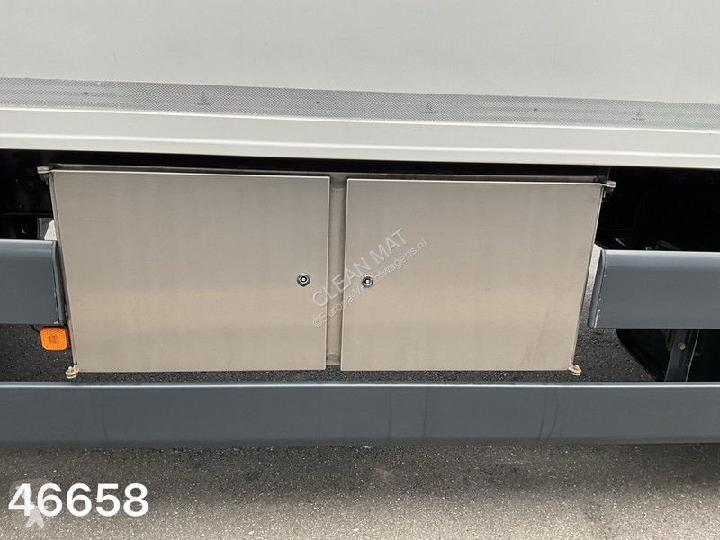 Teherautó MAN 26.330 6x2 met DHollandia laadklep