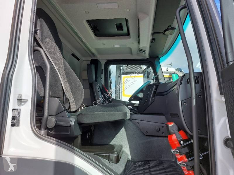 Mercedes 1833 truck