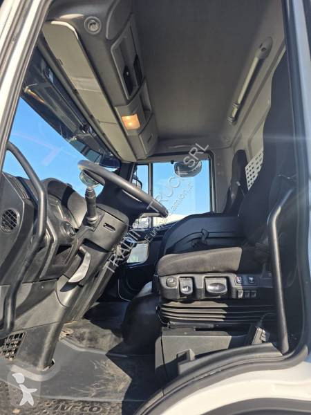 Iveco 180E32 truck