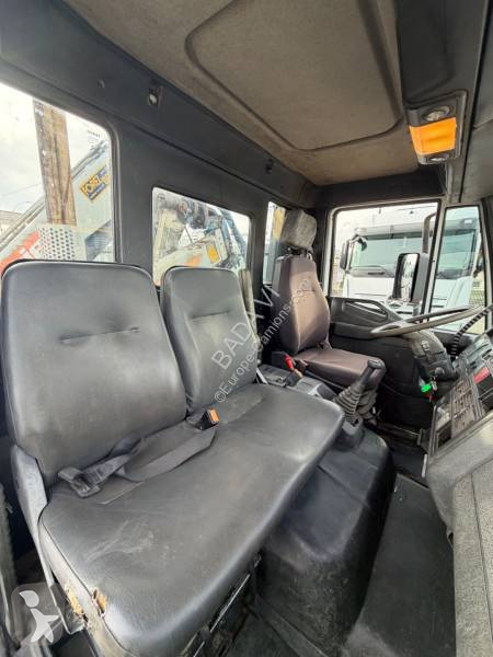 Iveco 150E18 truck