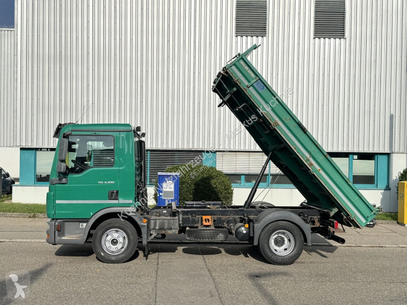 MAN 8.220 Dreiseitenkipper Meiller 2xAHK Klima...