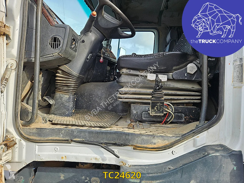 Lastbil Mercedes 3348