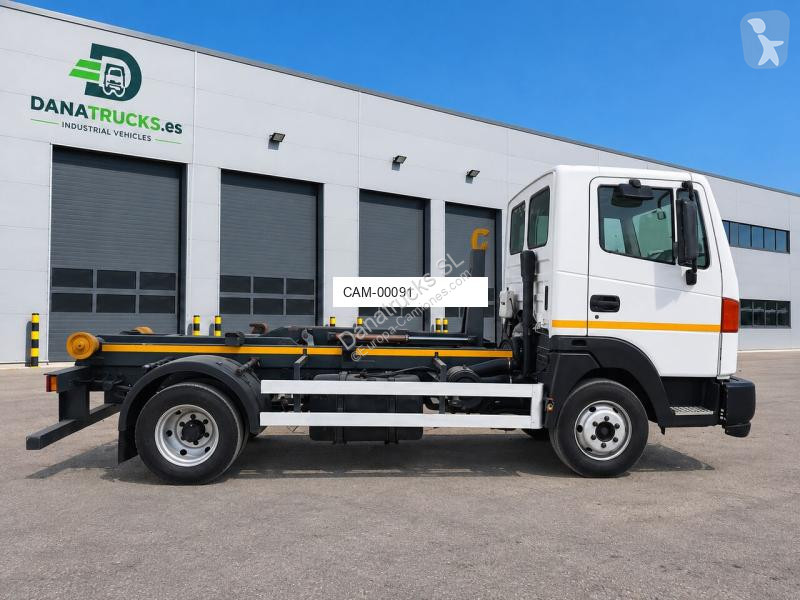 Nissan 5 Tn truck