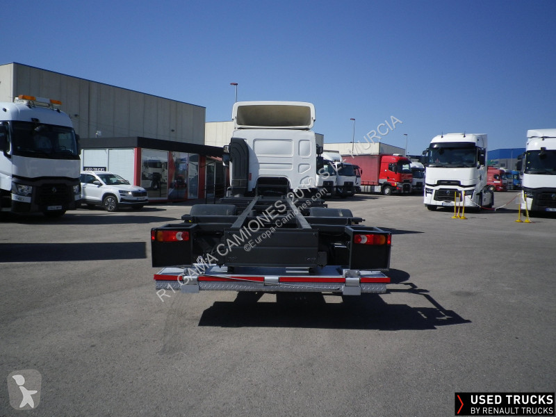 Kamion Renault D Wide