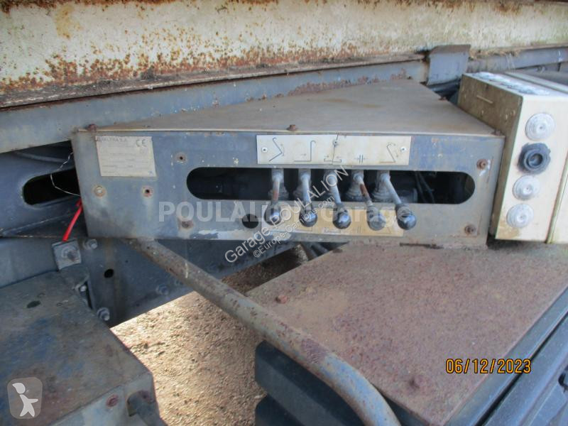 Kamion Renault 6x2 essieu relevable 320 benne...