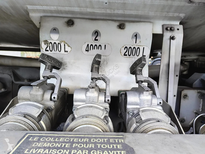 Camion Renault 220 8000L FUEL / CARBURANT TANK...