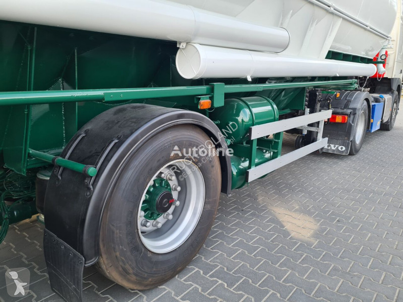 Semirimorchio  with suction WELGRO fodder,...