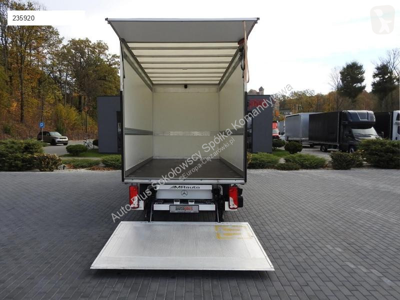 Kamion Mercedes SPRINTER KONTENER WINDA 8 PALET...