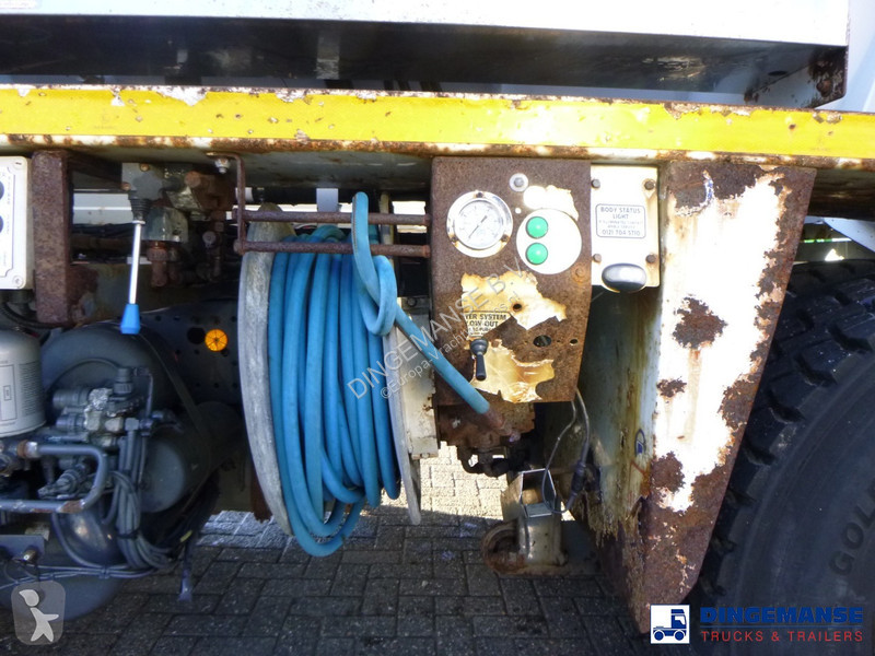 Camião Mercedes 1824 4x2 Whale vacuum tank 8.1 m3