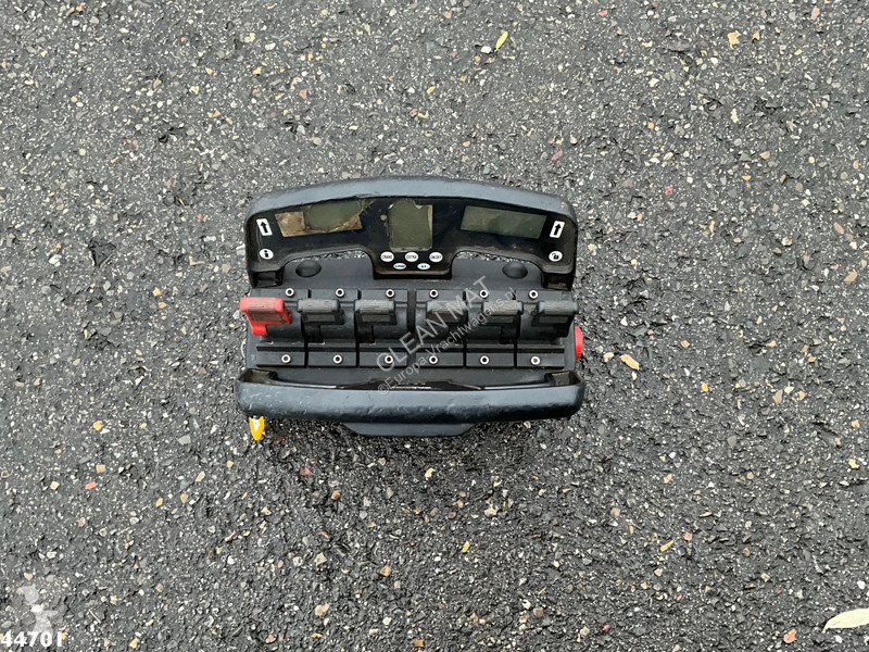 Kamion Volvo 8x4 Euro 6 Hiab 37 Tonmeter laadkraan