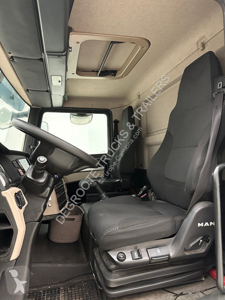 Vrachtwagen MAN 12.220