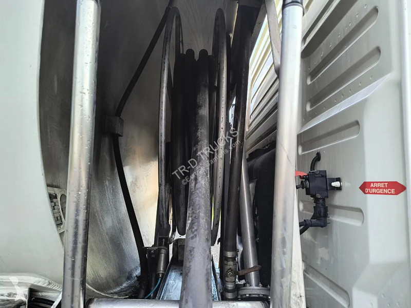 Camion Volvo 440 13000L FUEL / CARBURANT - 4 COMP