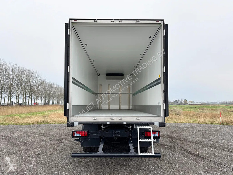 Camión MAN 33.360 BB CH 6x4 Refrigerated Box Truck