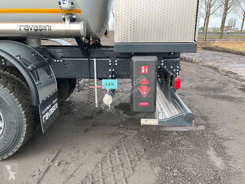 Camion Iveco T-Way AD380T43WH AT Fuel Tank...