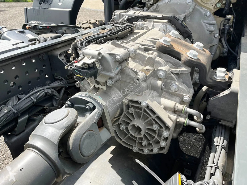 شاحنة Mercedes 2033-A Chassis Cabin (2 units)