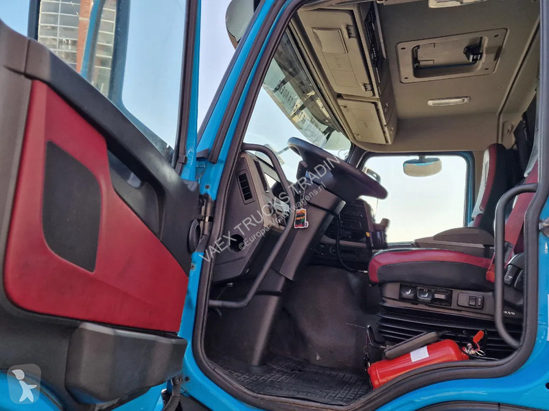 Kamion Volvo 4x2 - Box - Loadlift - Full air -...