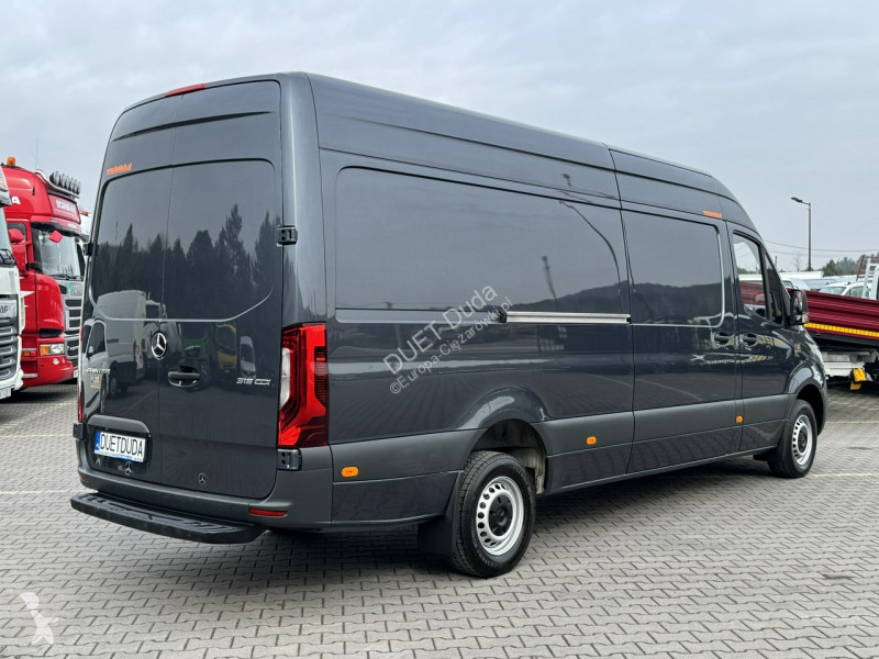 Vrachtwagen Mercedes 319