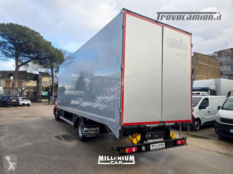 Kamion Iveco 120E22 FURGONE 7,70 KM 180000 2018
