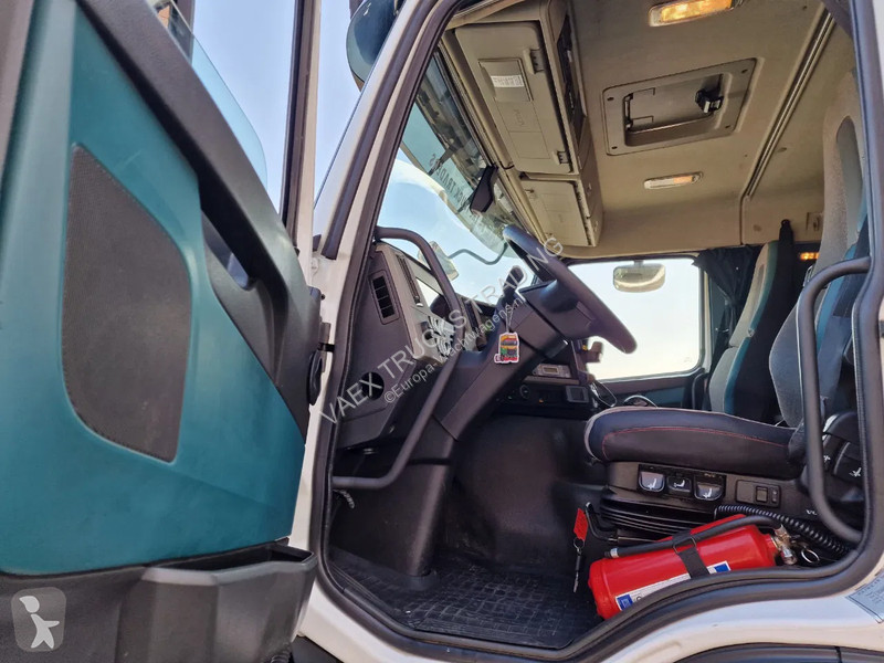 Kamion Volvo 330 4x2 - Carrier MT 18 Frigo -...