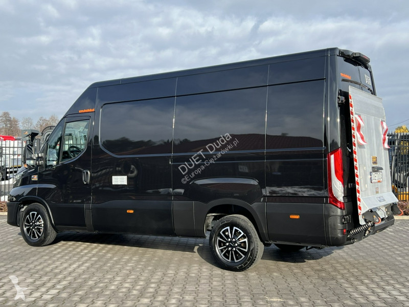 Furgoneta Iveco 35S18