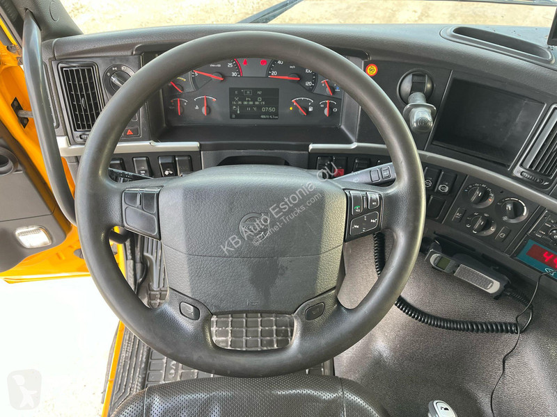 Kamion Volvo FM 330 6x2 BOX L=5125 mm