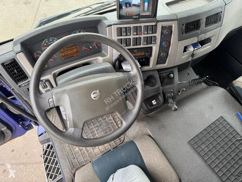 Kamion Volvo 250 4X2 3 UNITS CARGO LOCK +...