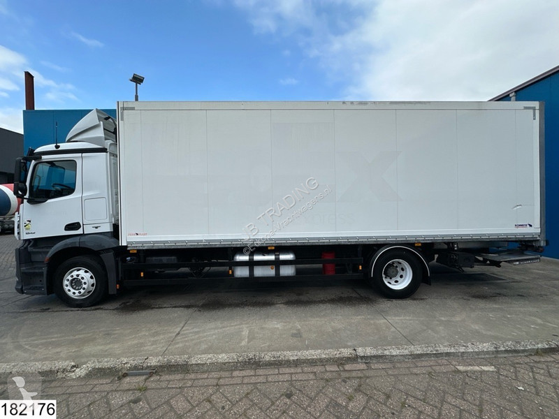 Kamion Mercedes 1842 EURO 6, Dhollandia