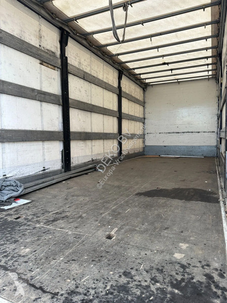 Vrachtwagen Mercedes 1218 bakwagen met laadklep...