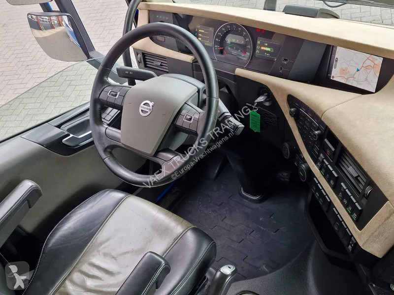 Kamion Volvo 13540 Globetrotter 6x4 - HMF 1920K...