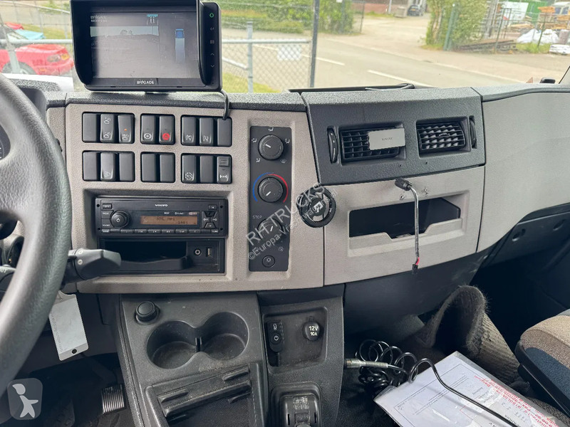 Kamion Volvo 250 4X2 - EURO 6 + DHOLLANDIA LIFT...