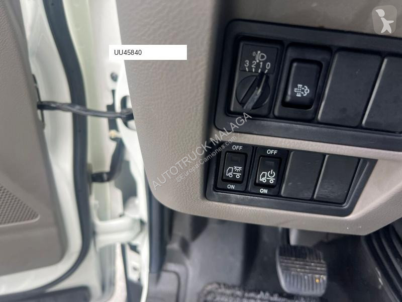 Camión Nissan CABSTAR ISOTERMO TRAMPILLA