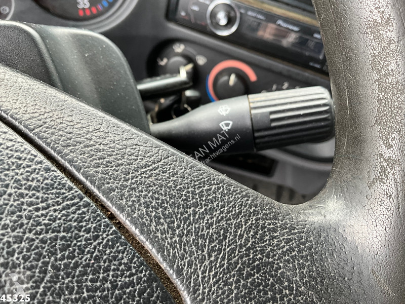 Camión DAF LF 180 HMF 7 Tonmeter laadkraan