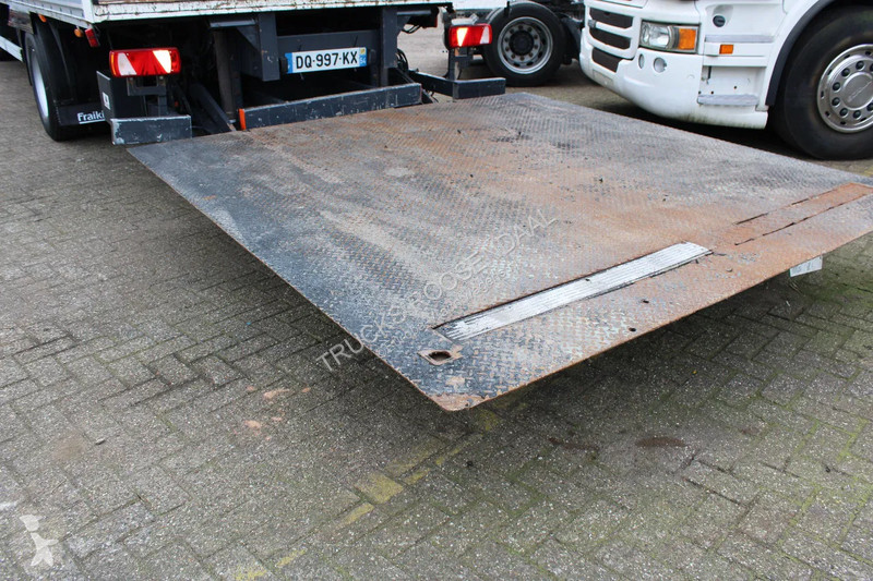 Kamion Iveco 160e25 + lift + euro 6