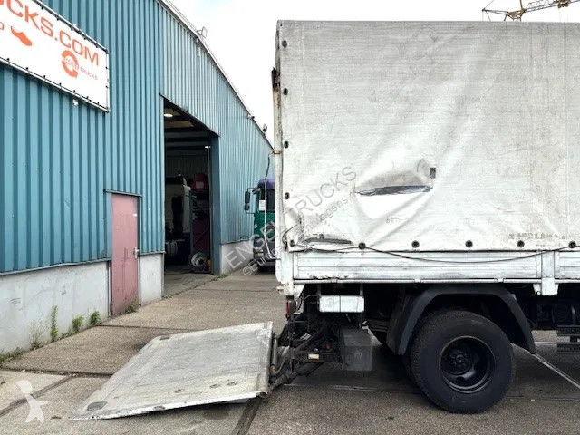 Camion Mercedes LK  (6-CILINDER) WITH TENT BOX...