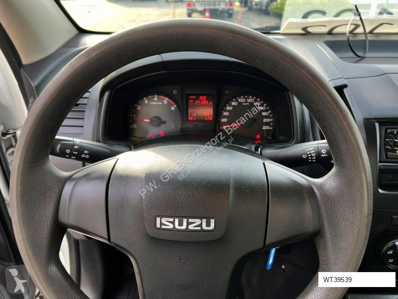 Véhicule utilitaire Isuzu Satellite 4X4...