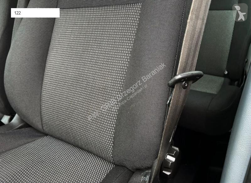 Véhicule utilitaire Ford Doka 7-seaters + Box...