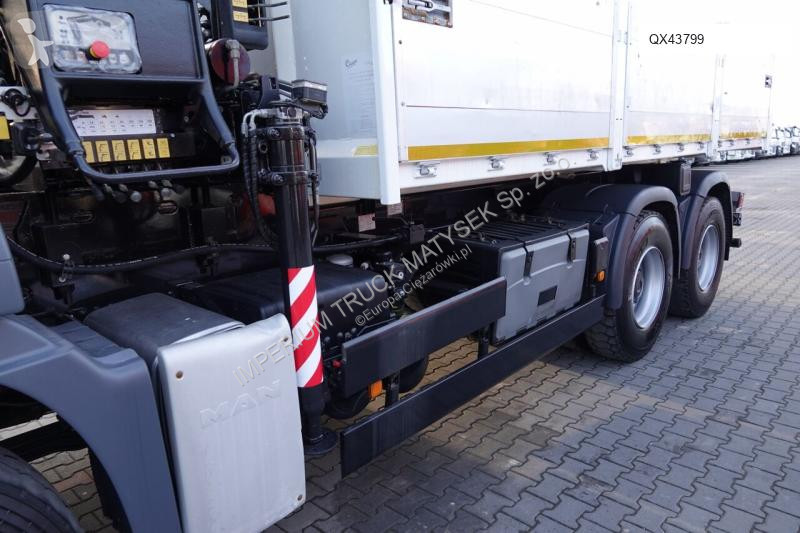 Camion MAN HIAB XS 122