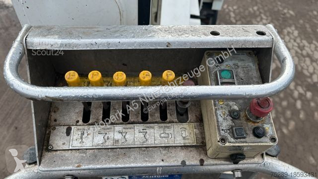 Furgoneta Nissan P200A-NC Steiger Hebebühne...
