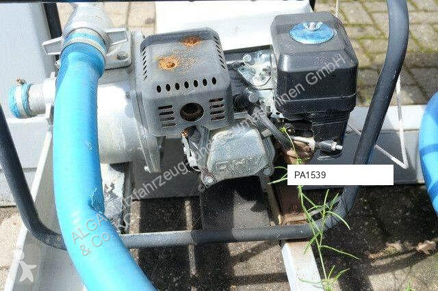 Vrachtwagen  Tankaufbau mit Pumpe. 10m³. 3 Kammern