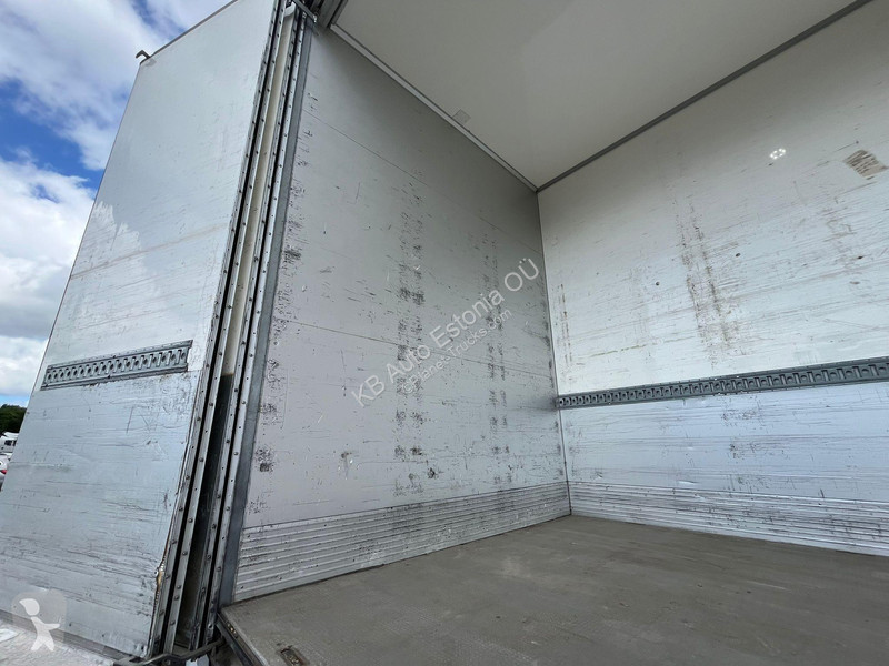 Camion Mercedes 6x2*4 BOX L=7401mm
