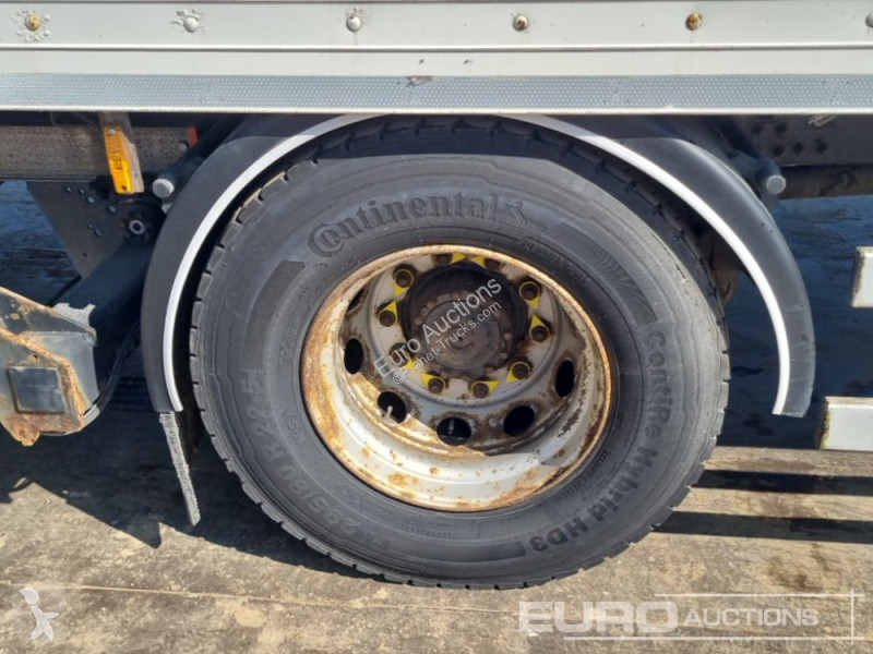 Camion Volvo FL818