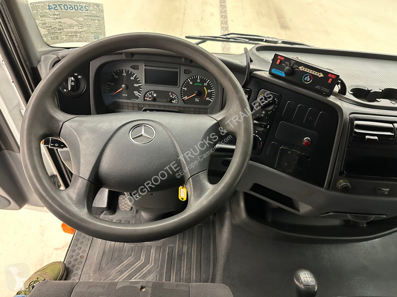 Vrachtwagen Mercedes 1218