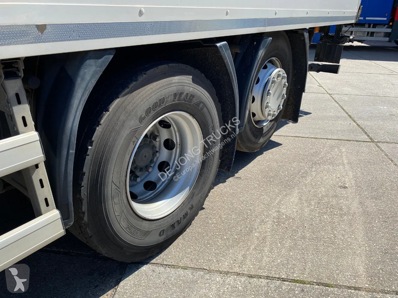 Kamion Renault D Wide 320 6x2/4 / Closed box /...