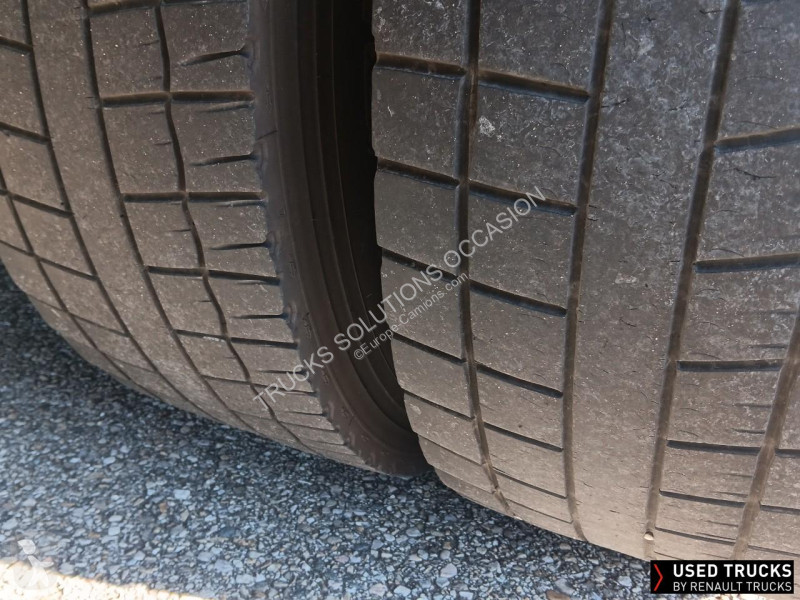 Kamion Renault D Wide